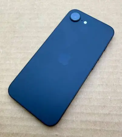 Apple iPhone 16e (128 GB) Black - Like New
