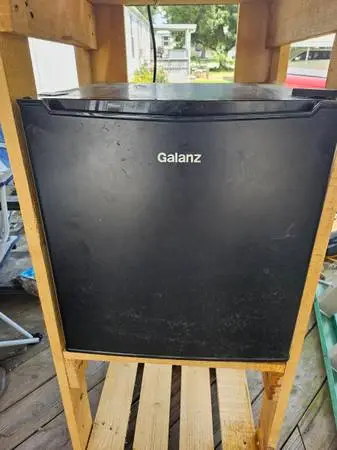Mini fridge