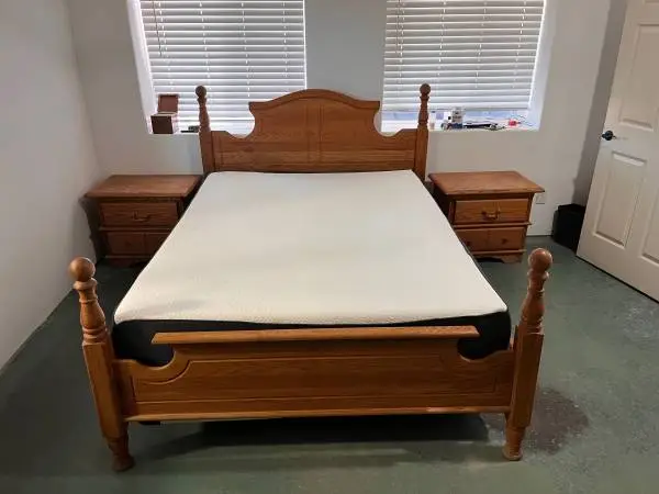 4 post Queen bed