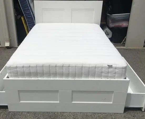 •••••Full Size Bed with Mattress •••••