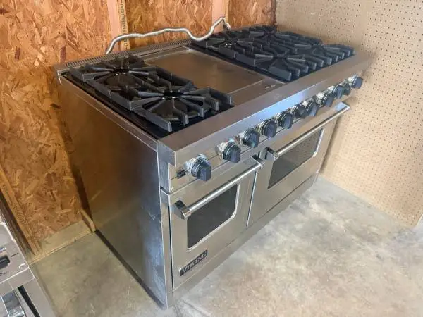SS Viking Pro Style Dual Fuel Range Model # VDSC485-6GSS Used