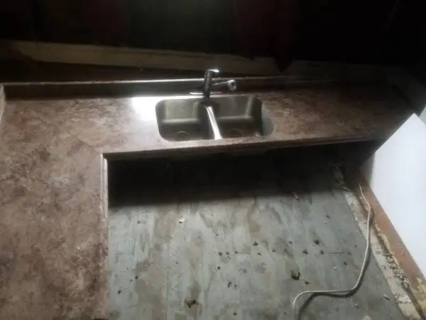 L-shaped countertop double sink with faucets