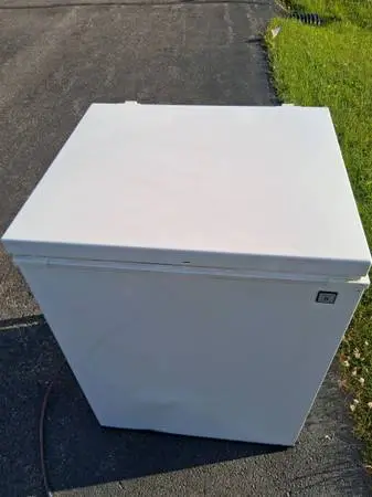 5 CF CHEST FREEZER