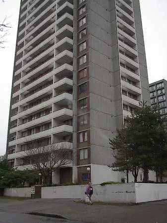 Close to Sunset Beach and Burrard St - West End