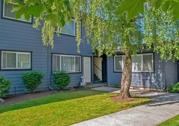 Fabulous 900 sq ft 2 bed, 1 bath in sought-after Auburn area