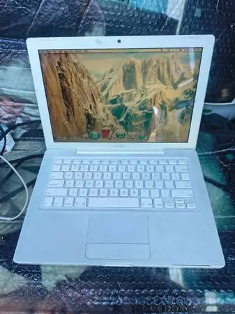 Apple MacBook 2006 with Charger Cord
