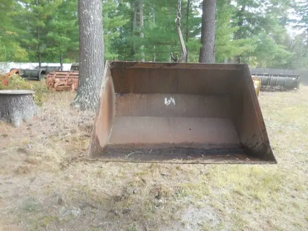 Cat telehandler bucket with Cat coupler