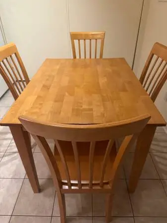 Kitchen Table seats 6