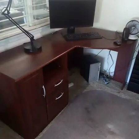 Corner computer desk