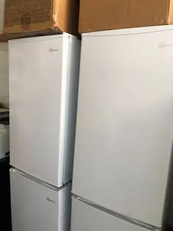 Seasons 550133 Compact Mini Refrigerator 3.3 Cu.Ft w/Freezer TESTED !!