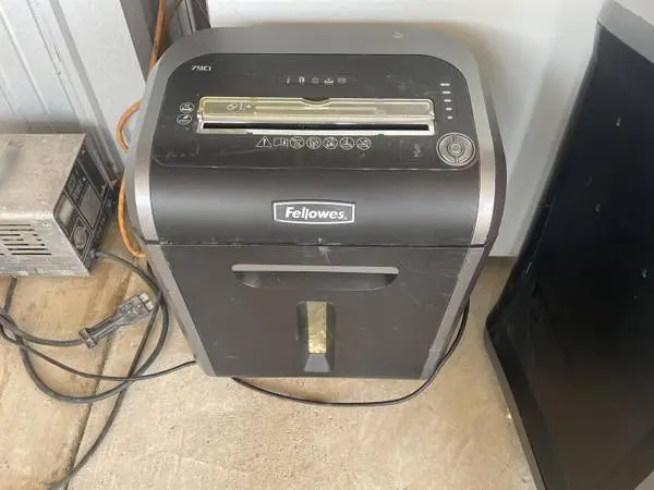 SMALL PAPER SHREDDER