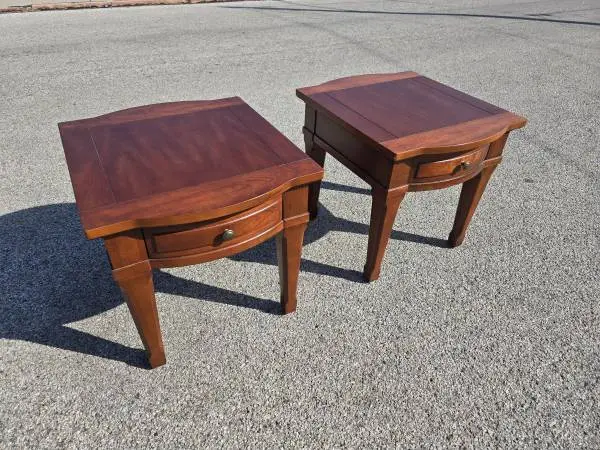 Beautuful Night Stand Pair by Broyhill