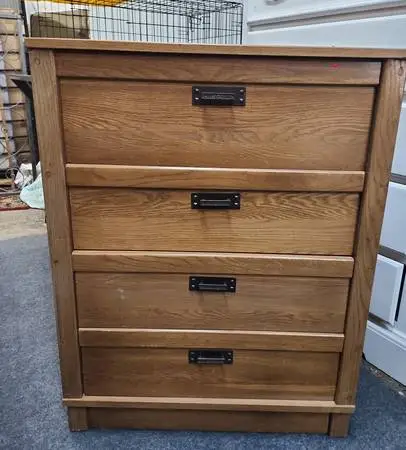 Small Oak 4 Drawer Chest