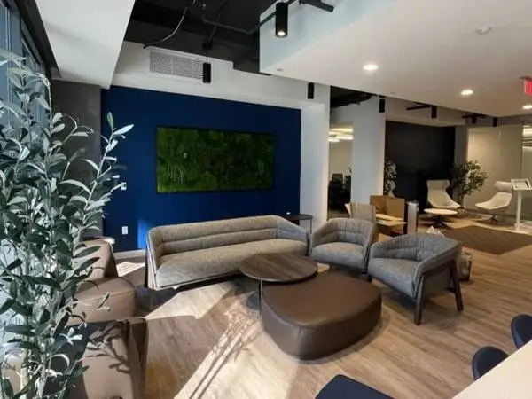 Lounge & Guest Seating