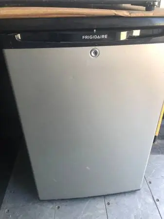 Frigidaire FFPH44M4LM Mini Refrigerator 4.4 Cu Ft Freezer TESTED GREAT