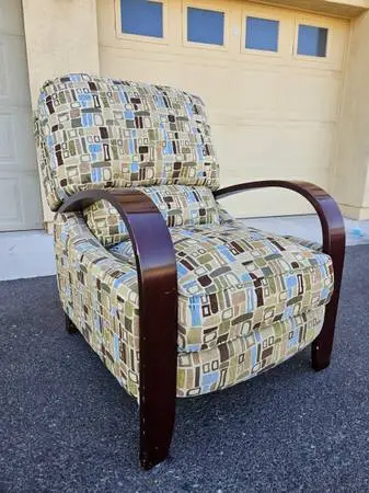 QUALITY RECLINING ACCENT CHAIR