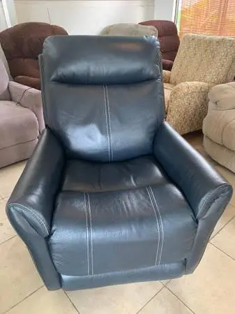 Leather Electric Recliner in Excellent Condition w/ Head forward and L