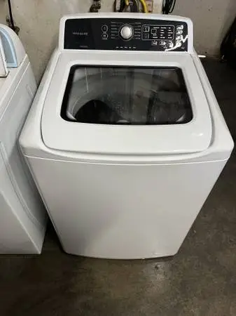 GOOD CONDITION FRIGIDAIRE WASHER HEAVY DUTY ALL CYCLES