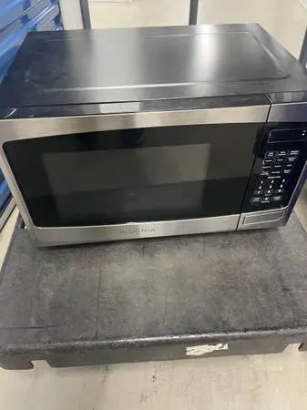 Microwave (like new)