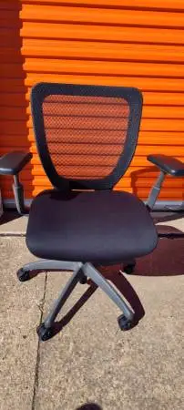 OFFICE CHAIR