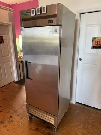 True T-19 Refrigerator *Lightly used* Still under warranty