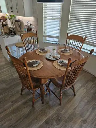 Virginia House dining room table