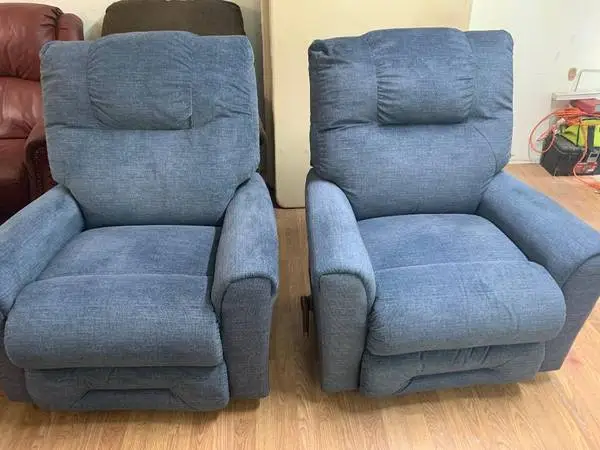 Matching Pair of Slimline LAZBOY Recliners in Like New Condition