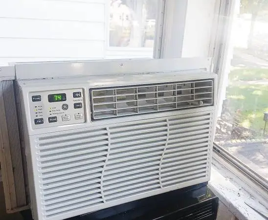 GE Air Conditioner 6,000 BTU   Works well!