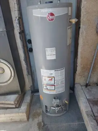 RHEEM 40 GALLON WATER HEATER FREE INSTALL & HOSES
