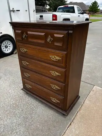 Beautiful Flawless Owosso 5 Drawer Solid Wood Chest of Drawers
