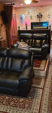High Grade Leather Sofa / Couch ( NEN CONDITION )