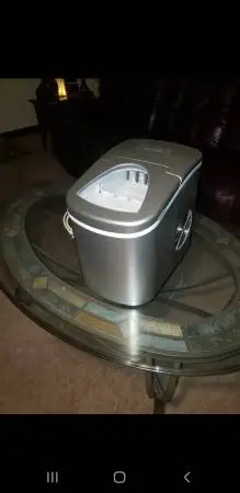 Like New Home Brand Ice Maker.100% Clean Basically looks brand new