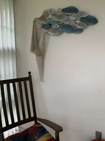 Metal art fishes with net