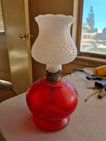 Antique oil lamp. 5.5x12