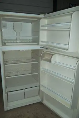Kenmore Coldspot 106.9354211 Top-Freezer 16 Cu Ft White Works Great!!!