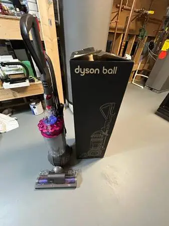 DYSON BALL upright vacuum , MULTI FLOOR model , great condition