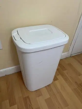 White trash can