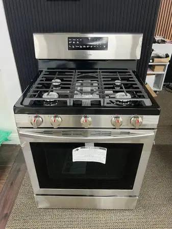 New Samsung 30” 5.8 cu ft Gas Stove Convection Range