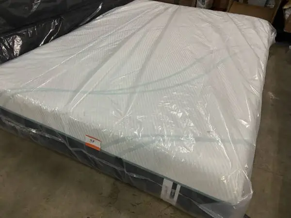 Full Tempurpedic Adapt Medium Hybrid Mattress