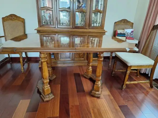 Dinning Room Table with 6 Chairs