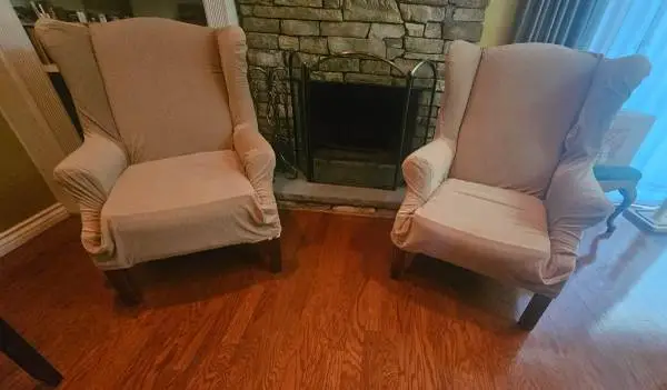Free - 2 wing chairs with covers