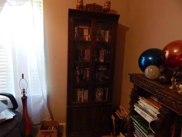 2 Bookshelf units