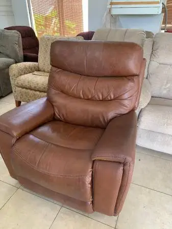 Leather LAZBOY Big Mans Wall Hugger Recliner in Great Condition