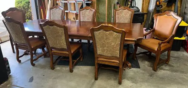 Large Stanley Dining Set w/8 Chairs Extendable w/leaves