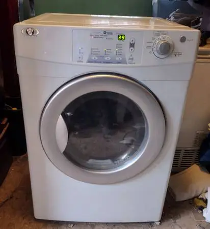 ELECTRIC DRYER MAYTAG NEPTUNE SUPER CAPACITY STACKABLE IN EXCELLENT CONDITION
