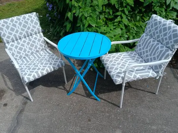 ATTRACTIVE BISTRO SET / SMALL PATIO DINING SET