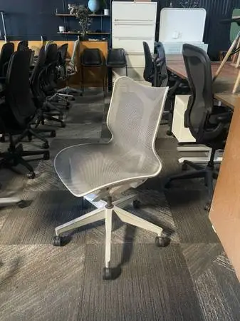 💡Herman Miller Cosm ~~ Low Back💡