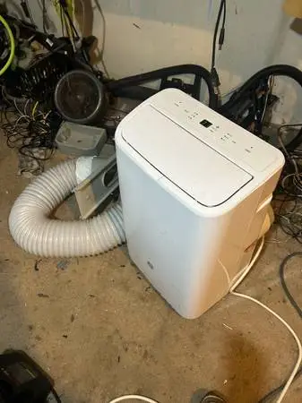 Perfect, like new portable air conditioner w/ remote & it’s a humidifier too