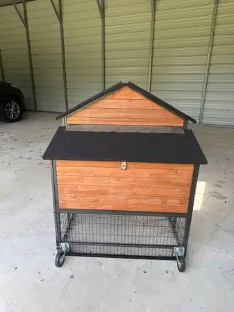 Mobile chicken coop on wheels