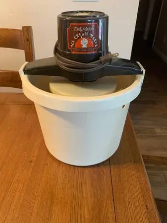 VINTAGE ICE CREAM MAKER